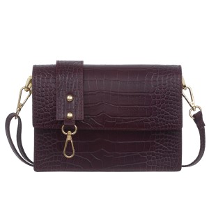 VERA PELLE torebka damska skórzana listonoszka kroko z klapą i szerokim paskiem V587 ciemna bordowa