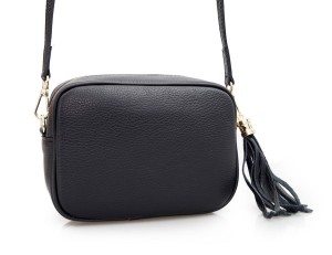VERA PELLE torebka damska skórzana listonoszka z frędzelkiem i paskiem na ramię V145 czarna