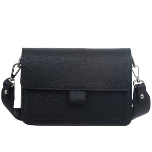VERA PELLE torebka damska skórzana listonoszka z klapą i szerokim paskiem na ramię V721 czarna